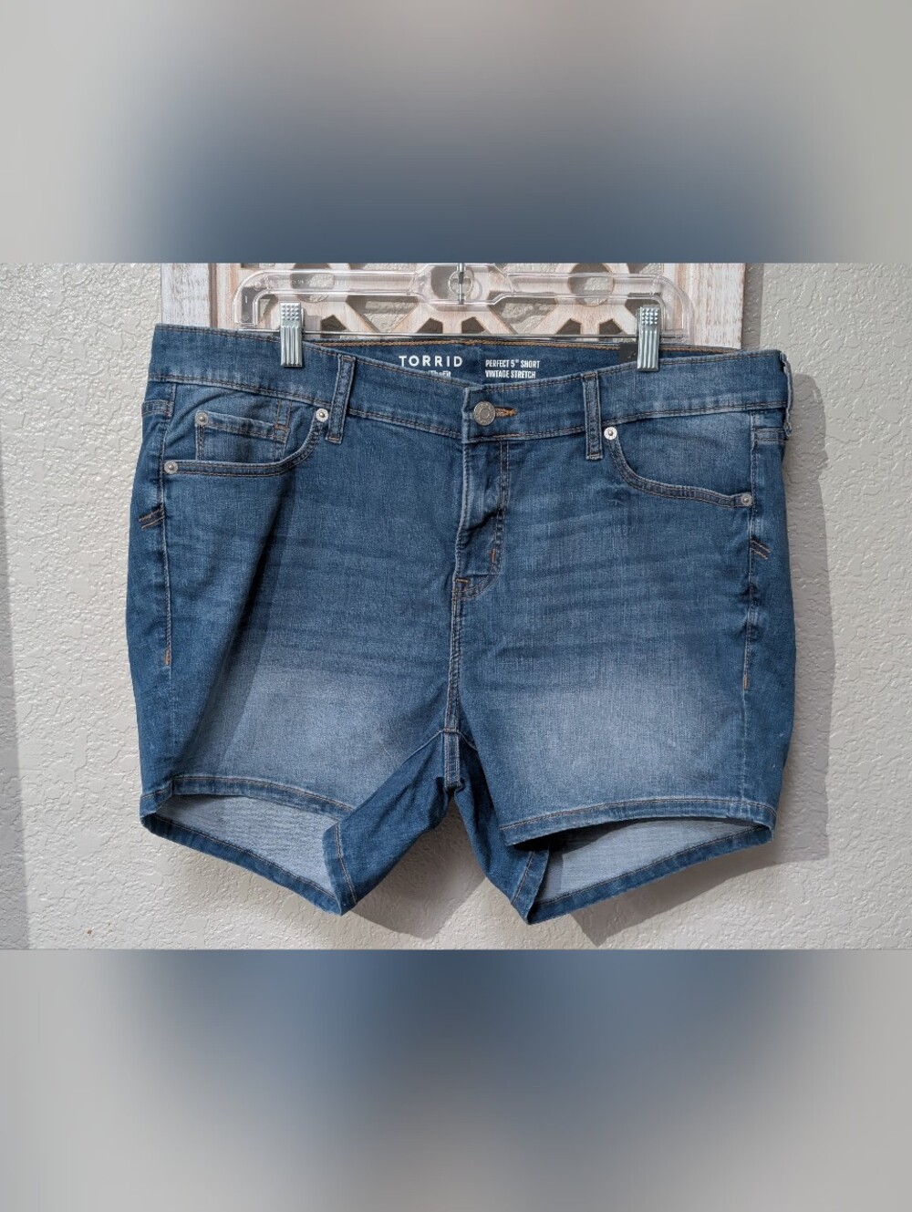 NWT TORRID SIZE 16 Perfect 5” Short Vintage Stretch Denim Shorts Casual Beach